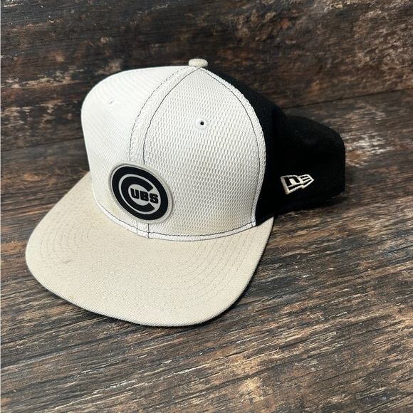 New Era Black and White Cubs Hat - Picture 1 of 3
